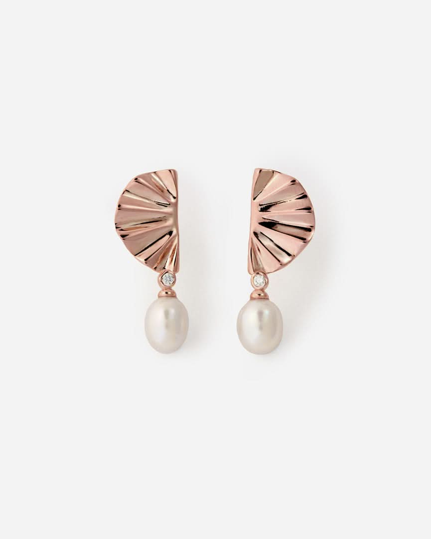Elegant Gold Shell-Inspired Pearl Earrings Pearl Earrings