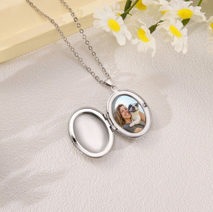 The Oval Locket Necklace detail image 2