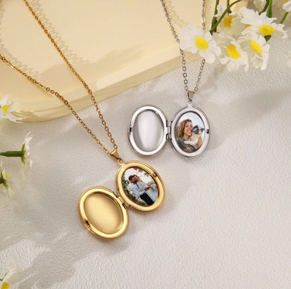 The Oval Locket Necklace detail image 4
