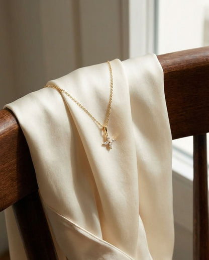 Sparkling Crystal Flower Pendant Necklace in Gold