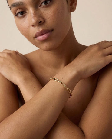 Chic Gold Link Chain Bracelet with Circle Clasp
